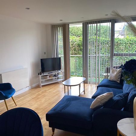 Modern Apartment, Fistral Beach Ньюки Экстерьер фото