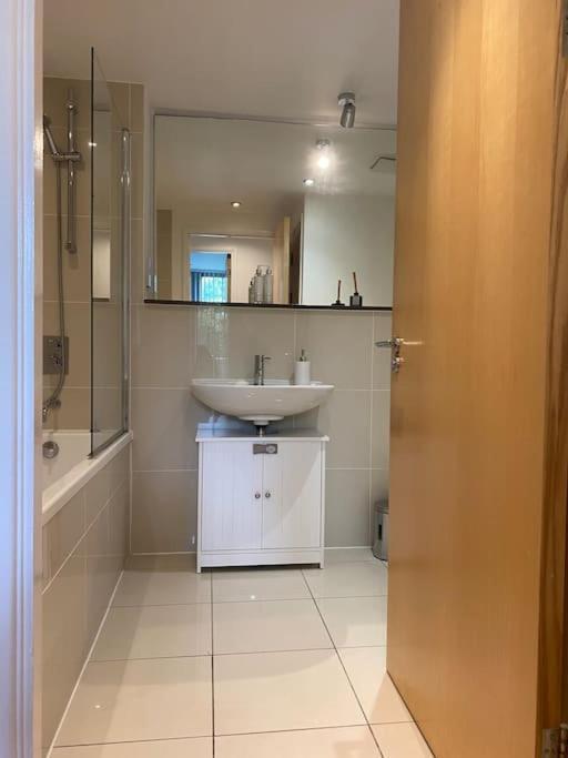 Modern Apartment, Fistral Beach Ньюки Экстерьер фото