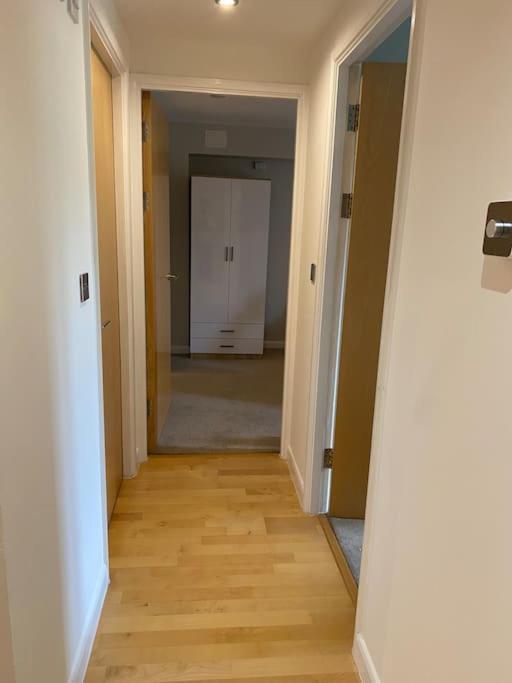 Modern Apartment, Fistral Beach Ньюки Экстерьер фото
