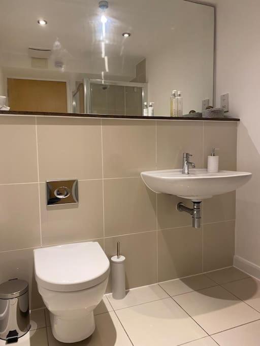 Modern Apartment, Fistral Beach Ньюки Экстерьер фото