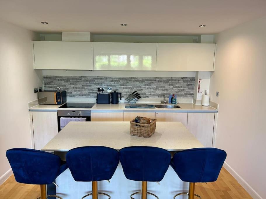 Modern Apartment, Fistral Beach Ньюки Экстерьер фото