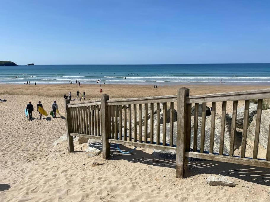 Modern Apartment, Fistral Beach Ньюки Экстерьер фото